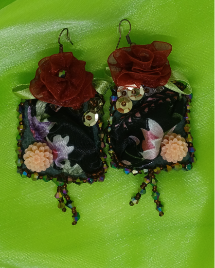 Šité dizajnové náušnice "Sen Turecka"